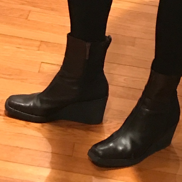 donald pliner wedge boots